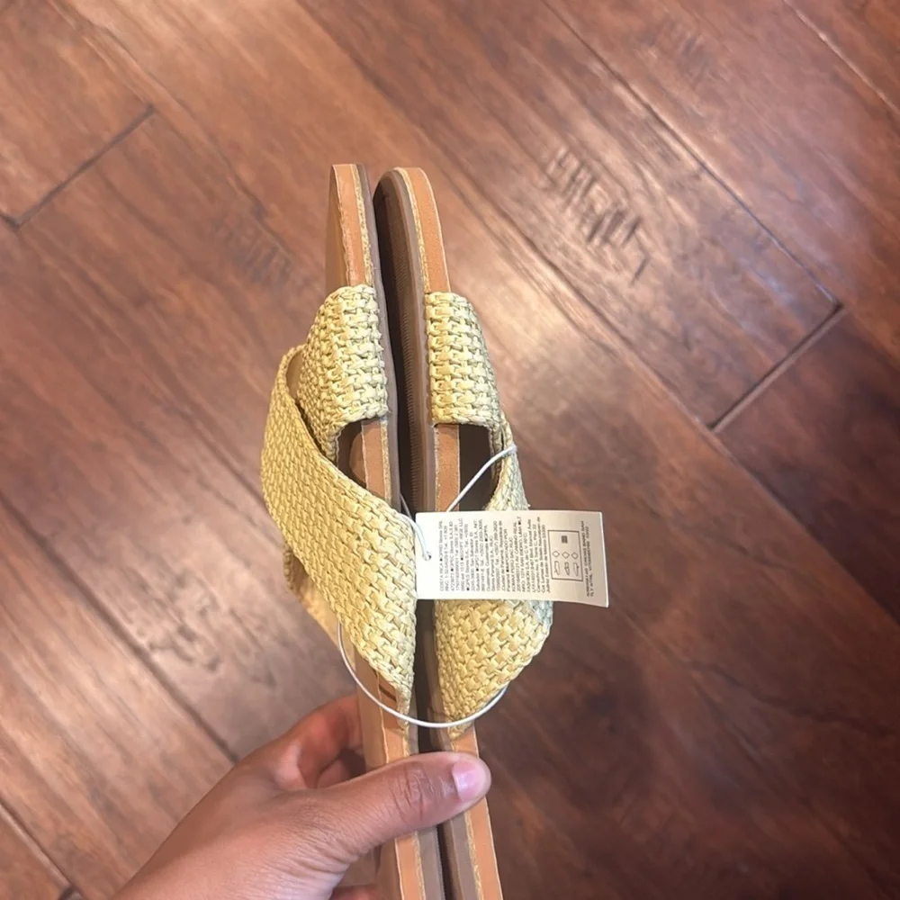 NWT! Size 10 Old Navy Women's Tan Sandals - Picture 7 of 8